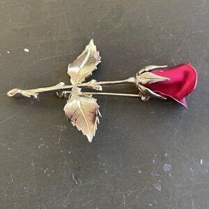 Vintage Red Metallic Rosebud Flower Gold Tone 3D Pin Brooch